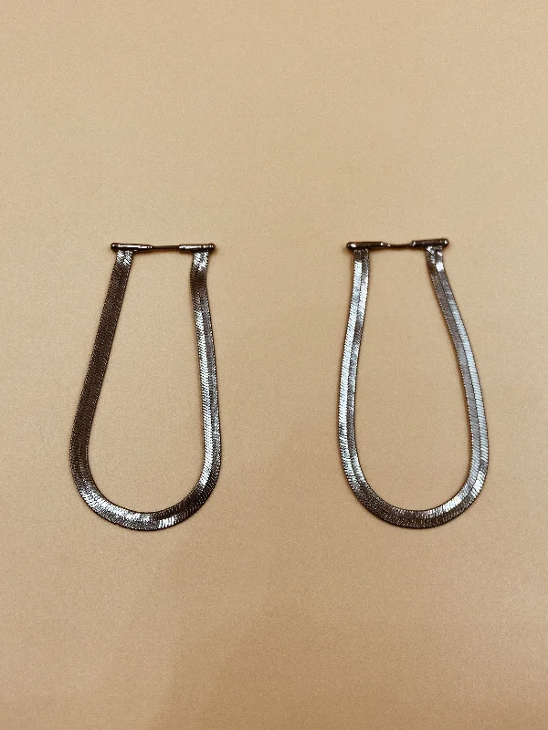 Ladies Infinity Earrings -Viper Short Flat Chain Earrings in Gunmetal